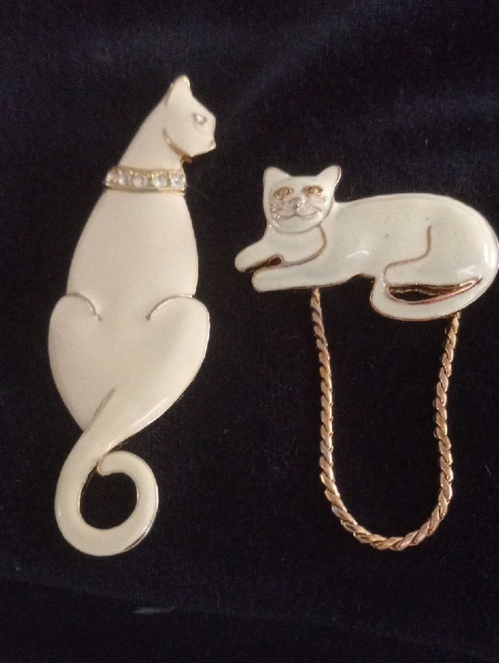 Elegant White Cat Enamel Brooches - Gold Accents